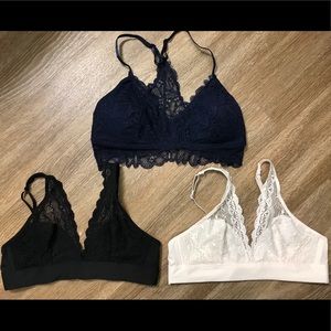 Bundle of three lace braletts